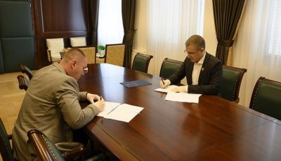 Ministar Stefanović i predsedavajući Predsedništva Nezavisnog sindikata policije potpisali Aneks Posebnog kolektivnog ugovora