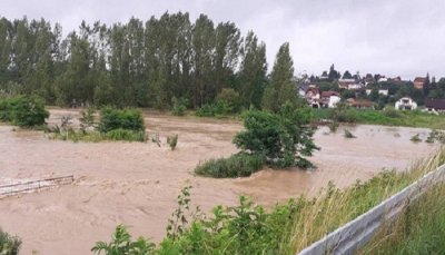 Srbiji prete poplave: Izlilo se nekoliko reka, ozbiljan poplavni talas kreće se od Osečine ka Loznici, ŽANDARMERIJA POSLATA NA LICE MESTA
