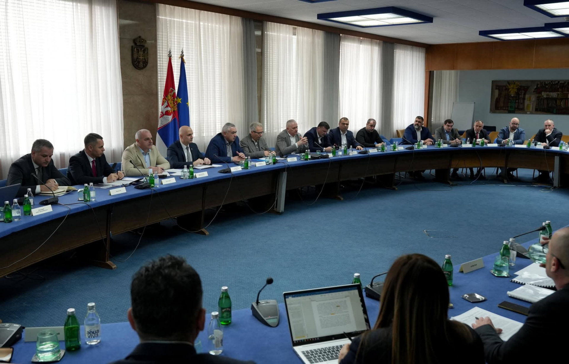 ČLANOVI ODBORA ZA ODBRANU I UNUTRAŠNjE POSLOVE NARODNE SKUPŠTINE REPUBLIKE SRBIJE UPOZNATI SA NACRTIMA ZAKONA IZ OBLASTI UNUTRAŠNjIH POSLOVA