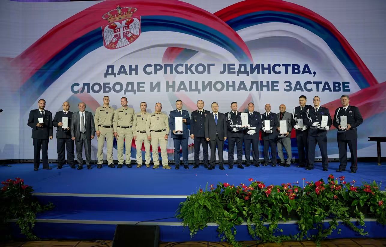 NEZAVISNI SINDIKAT POLICIJE ČESTITA ODLIKOVANIMA PRIPADNICIMA MINISTARSTVA UNUTRAŠNjIH POSLOVA „ZASLUŽENA PRIZNANjA ZA HRABROST, POŽRTVOVANOST I SLUŽENjE GRAĐANIMA“