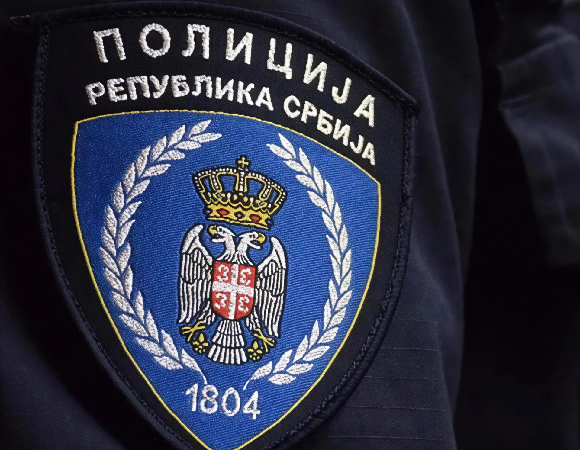 ОШТРА ОСУДА НАПАДА НА ПОЛИЦИЈСКЕ СЛУЖБЕНИКЕ У ВЛАДИЧИНОМ ХАНУ "ПОВРЕЂЕНА ДВА ПОЛИЦИЈСКА СЛУЖБЕНИКА"