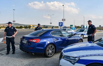 БРЗОМ И ПРОФЕСИОНАЛНОМ РЕАКЦИЈОМ САОБРАЋАЈНИХ ПОЛИЦАЈАЦА У ВРАЊУ СПАШЕН ЉУДСКИ ЖИВОТ