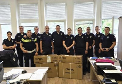 ДОНАЦИЈА КЛИМА УРЕЂАЈА КОЛЕГАМА У ПОЛИЦИЈСКОЈ СТАНИЦИ БУЈАНОВАЦ