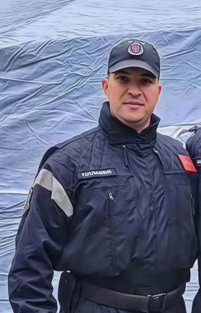 СОЛИДАРНОСТ НА ДЕЛУ: НЕЗАВИСНИ СИНДИКАТ ПОЛИЦИЈЕ ПРУЖА ПОДРШКУ ВАТРОГАСЦУ МАРКУ ТОПЛИЧЕВИЋУ У САНИРАЊУ ШТЕТЕ НА ПОРОДИЧНОМ ДОМУ