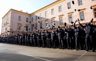 ЧЕСТИТКА ПОВОДОМ ПРОМОЦИЈЕ 51, 52, 53. И 54. КЛАСЕ ПОЛИЦИЈСКИХ СЛУЖБЕНИКА