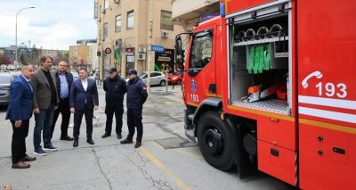 UPRAVA ZA VANREDNE SITUACIJE U KRAGUJEVCU DOBILA NOVO SPECIJALIZOVANO VATROGASNO VOZILO "PRIMER DOBRE PRAKSE I TEHNIČKOG UNAPREĐENjA"
