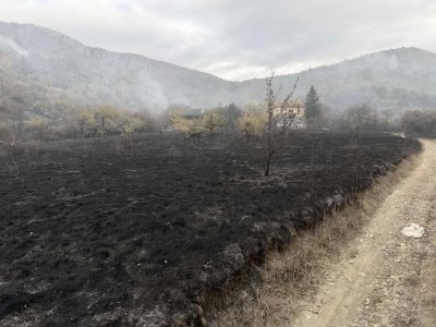 UDRUŽENIM SNAGAMA I VELIKIM SRCEM PROTIV VATRENE STIHIJE: VATROGASCI-SPASIOCI I MEŠTANI SPREČILI ŠIRENjE POŽARA U PODNOŽJU STARE PLANINE