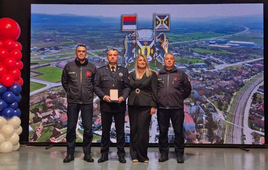 ПРИЗНАЊЕ ОПШТИНЕ ЛАПОВО УПРАВИ ЗА ВАНРЕДНЕ СИТУАЦИЈЕ У КРАГУЈЕВЦУ ЗА ИЗУЗЕТАН ДОПРИНОС У СИСТЕМУ ЗАШТИТЕ И СПАСАВАЊА